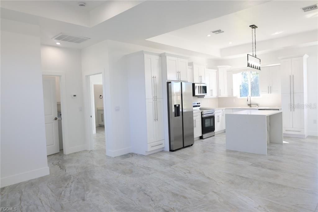 For Sale: $340,000 (3 beds, 3 baths, 1374 Square Feet)