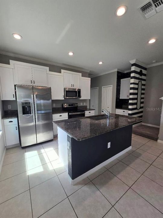 For Rent: $3,100 (3 beds, 3 baths, 2004 Square Feet)