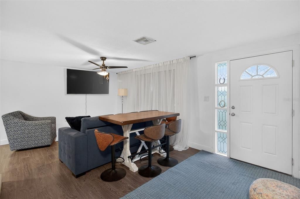 For Rent: $2,150 (3 beds, 2 baths, 1442 Square Feet)