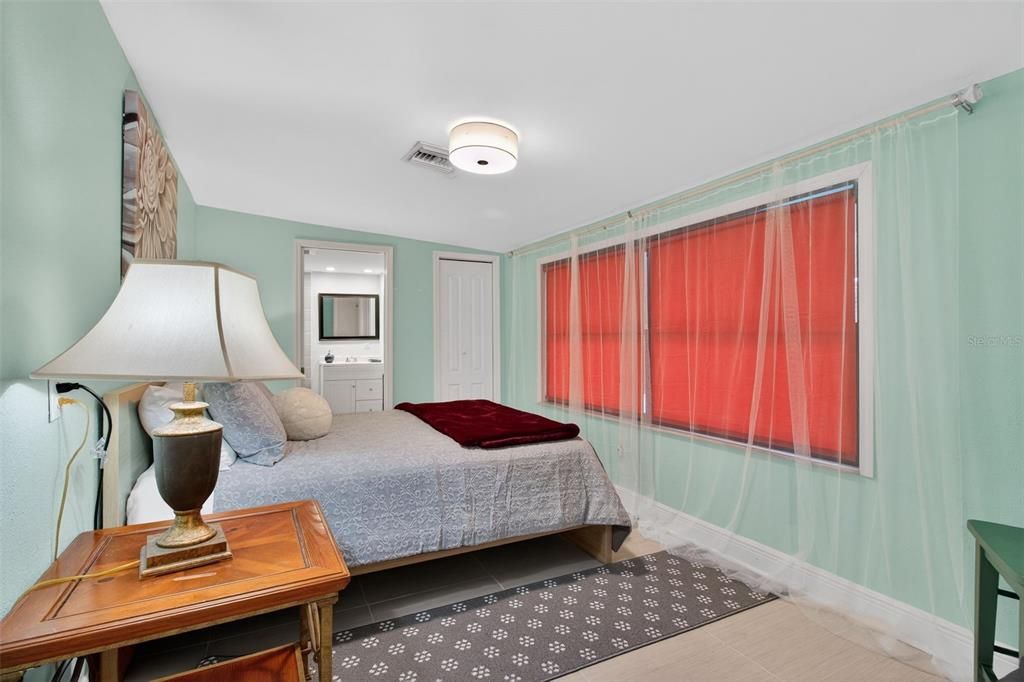 For Rent: $2,150 (3 beds, 2 baths, 1442 Square Feet)