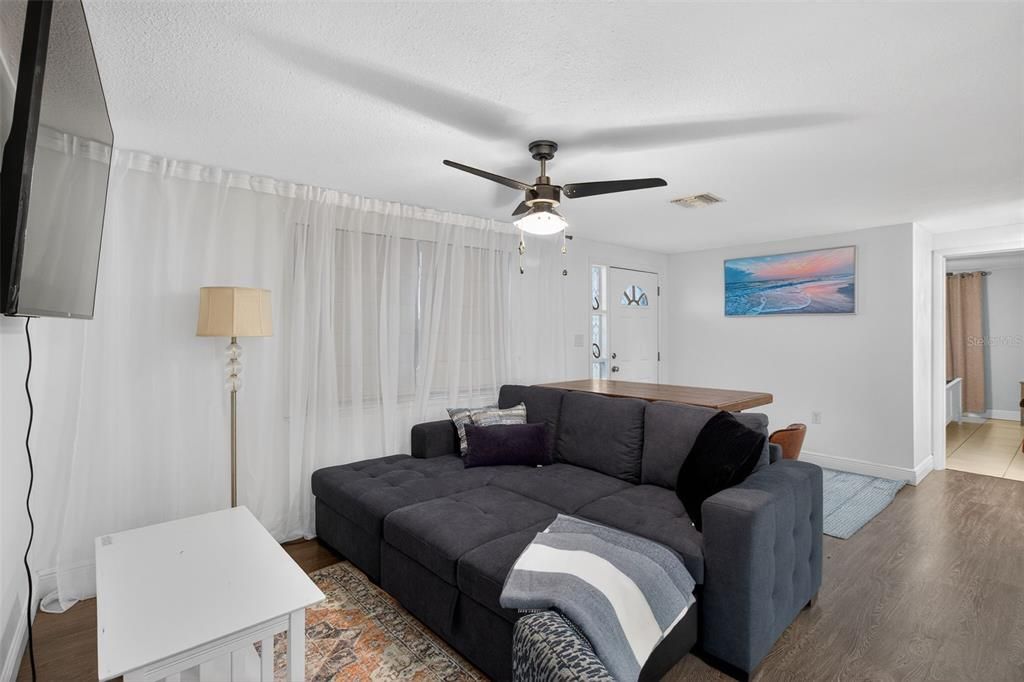 For Rent: $2,150 (3 beds, 2 baths, 1442 Square Feet)