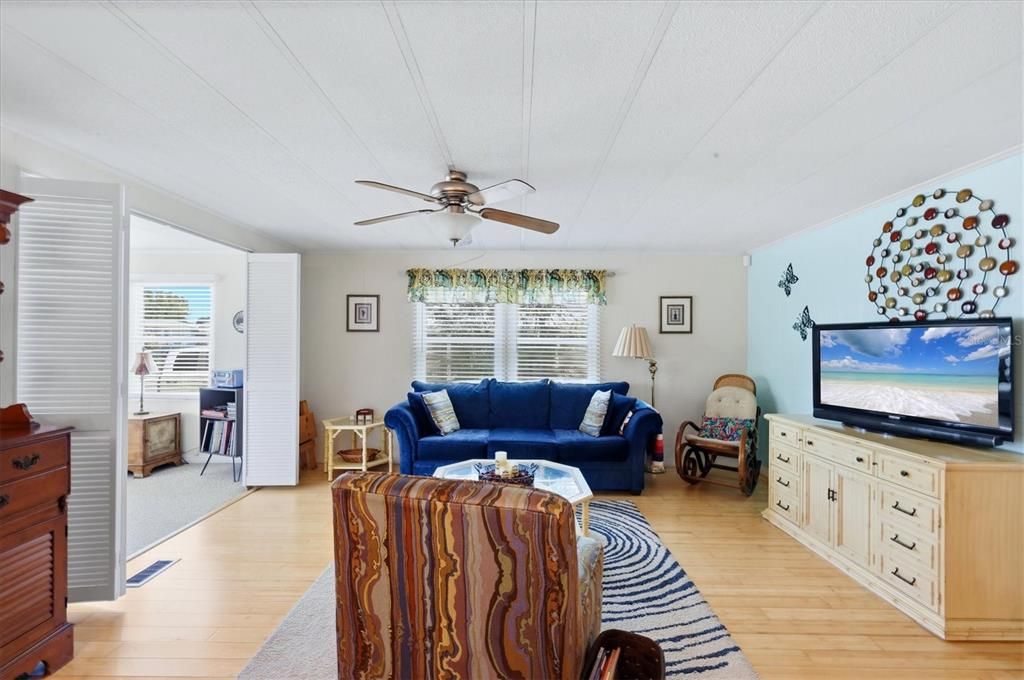 For Sale: $209,000 (3 beds, 2 baths, 1596 Square Feet)