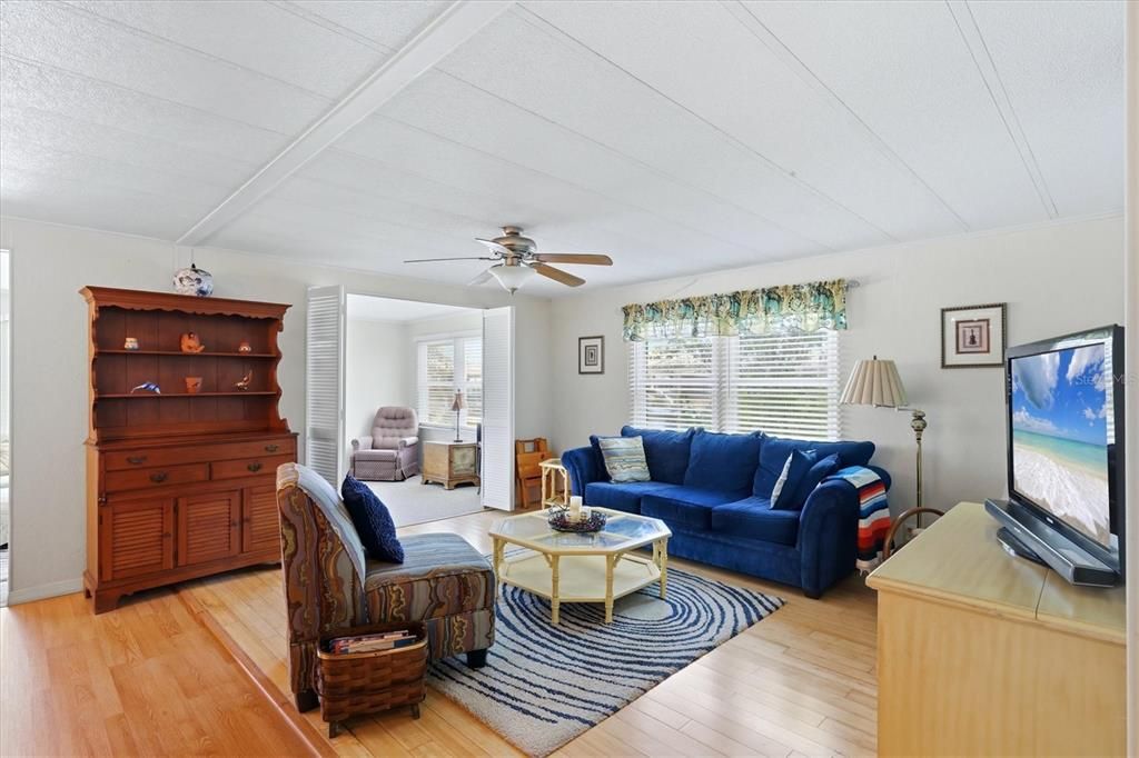 For Sale: $209,000 (3 beds, 2 baths, 1596 Square Feet)