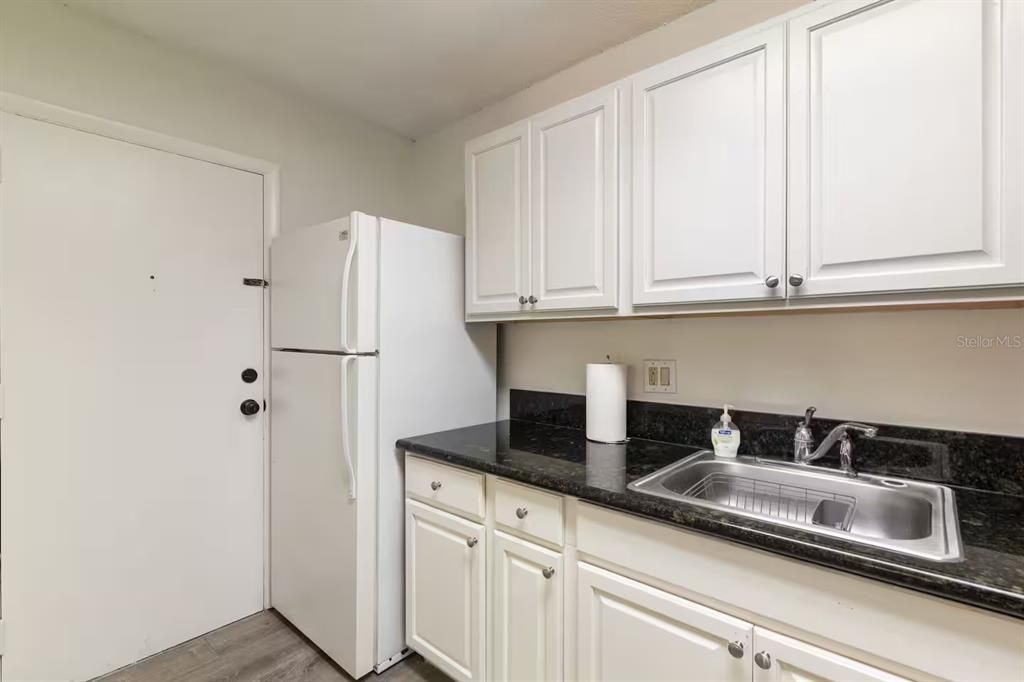 For Sale: $129,000 (2 beds, 1 baths, 853 Square Feet)