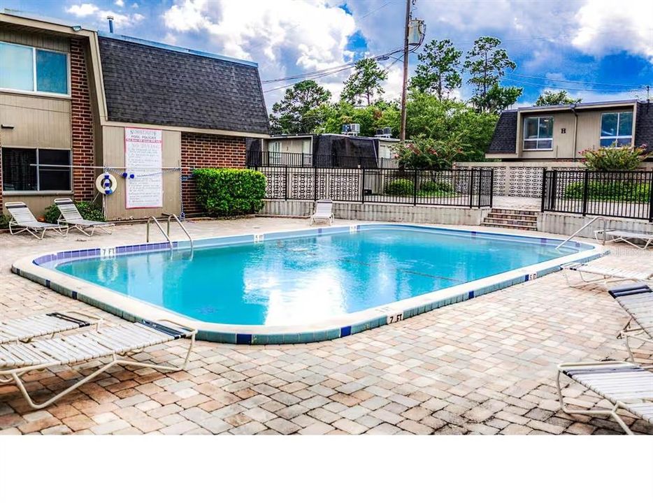 For Sale: $129,000 (2 beds, 1 baths, 853 Square Feet)