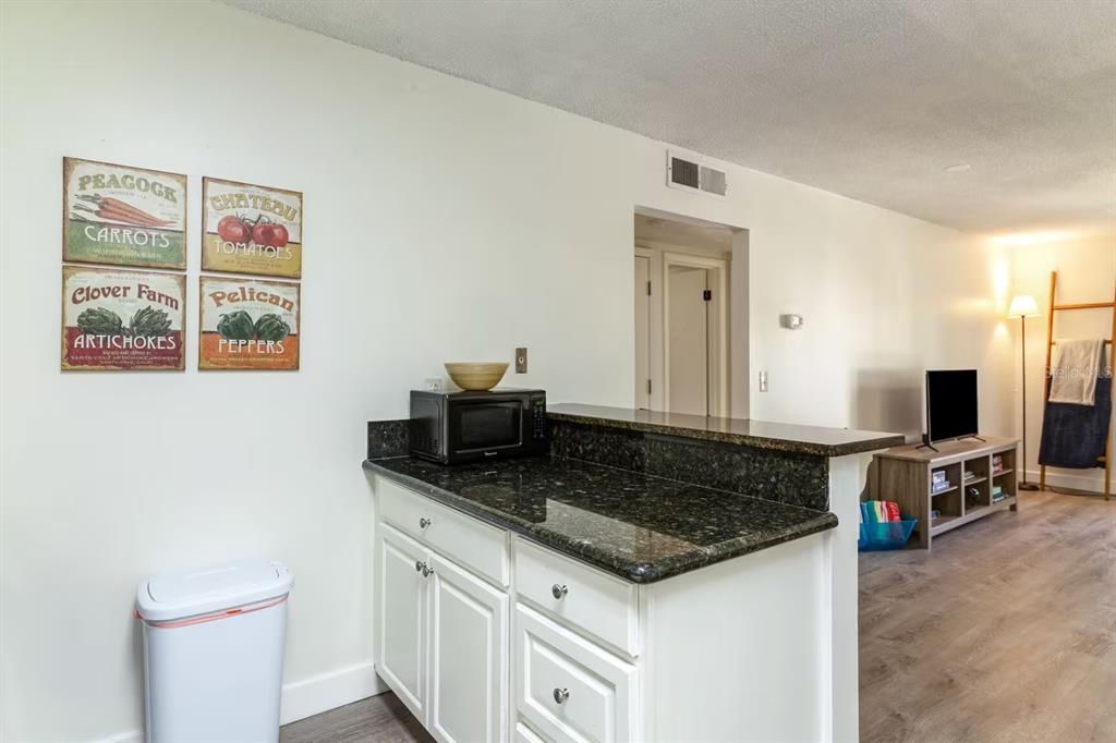 For Sale: $129,000 (2 beds, 1 baths, 853 Square Feet)
