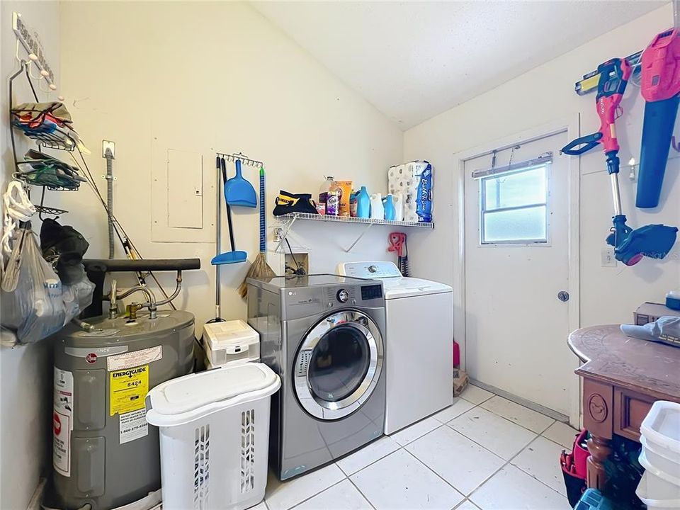 На продажу: $409,900 (4 спален, 2 ванн, 1748 Квадратных фут)