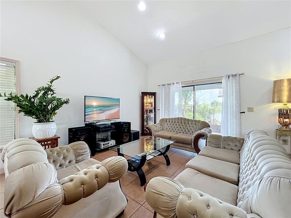 На продажу: $409,900 (4 спален, 2 ванн, 1748 Квадратных фут)