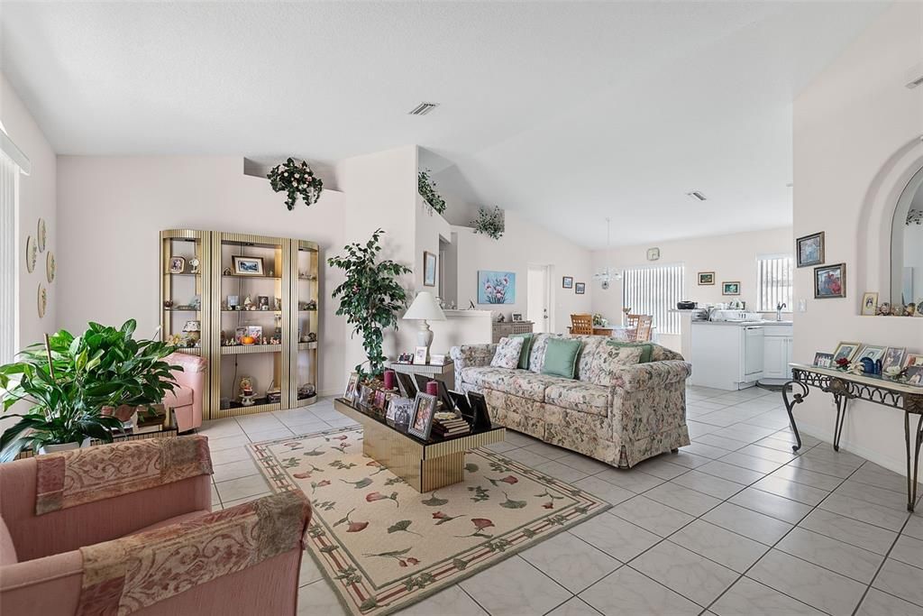 Active With Contract: $279,900 (3 beds, 2 baths, 1463 Square Feet)