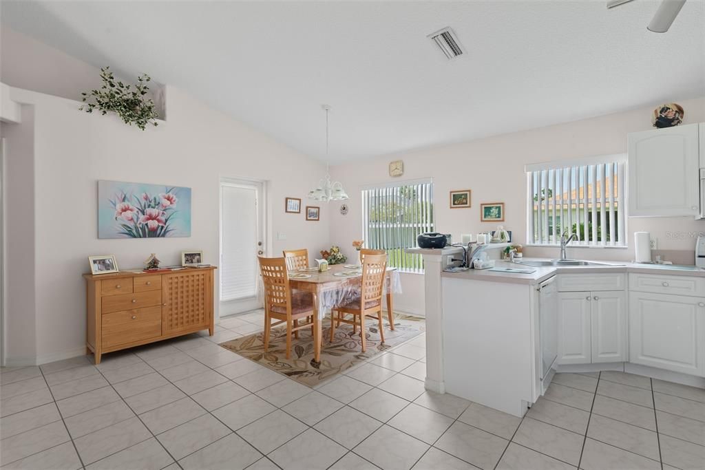 Active With Contract: $279,900 (3 beds, 2 baths, 1463 Square Feet)