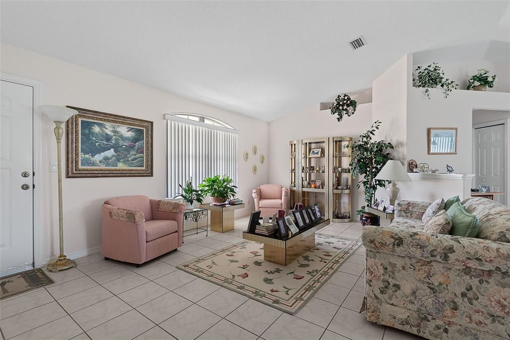 Active With Contract: $279,900 (3 beds, 2 baths, 1463 Square Feet)