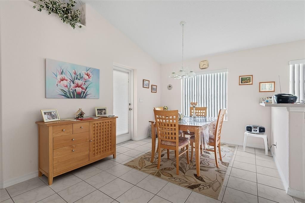 Active With Contract: $279,900 (3 beds, 2 baths, 1463 Square Feet)