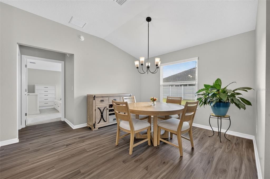 For Sale: $325,000 (3 beds, 2 baths, 1431 Square Feet)