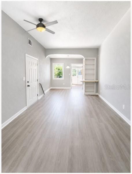 For Rent: $1,700 (3 beds, 2 baths, 1129 Square Feet)