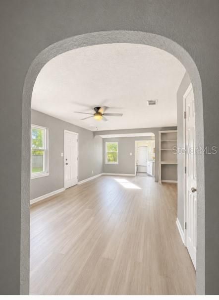 For Rent: $1,700 (3 beds, 2 baths, 1129 Square Feet)