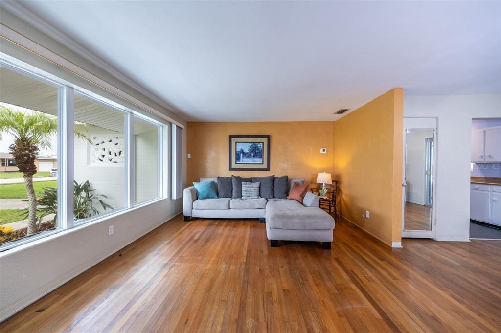 Activo con contrato: $339,000 (2 camas, 2 baños, 1295 Pies cuadrados)