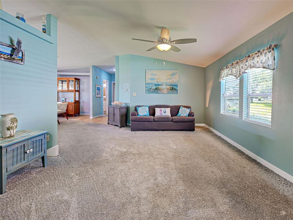 For Sale: $175,000 (2 beds, 2 baths, 1358 Square Feet)