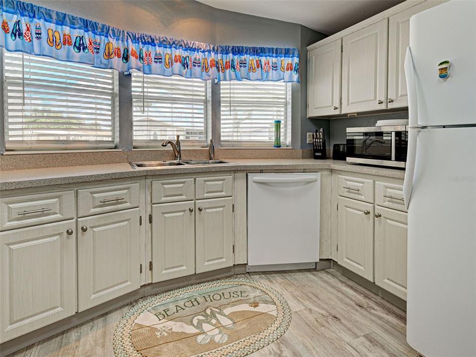 For Sale: $175,000 (2 beds, 2 baths, 1358 Square Feet)