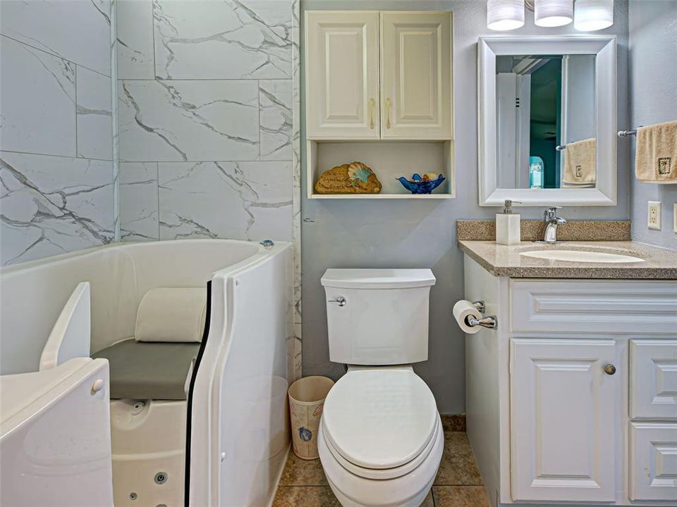 For Sale: $175,000 (2 beds, 2 baths, 1358 Square Feet)