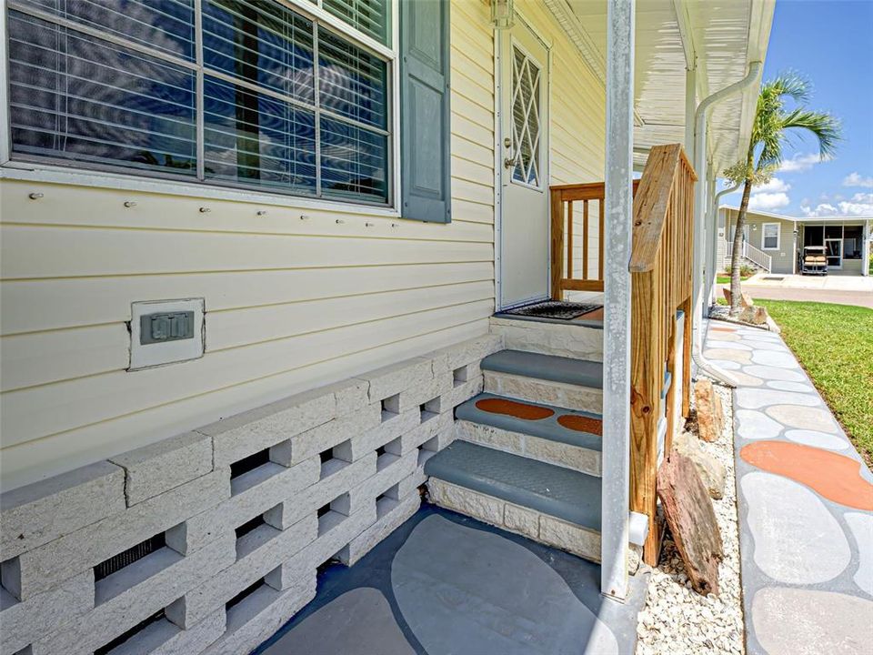 For Sale: $175,000 (2 beds, 2 baths, 1358 Square Feet)