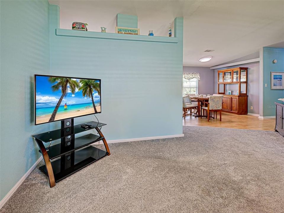For Sale: $175,000 (2 beds, 2 baths, 1358 Square Feet)