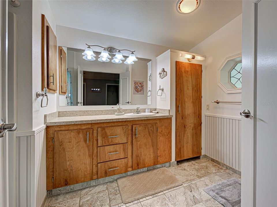 For Sale: $175,000 (2 beds, 2 baths, 1358 Square Feet)