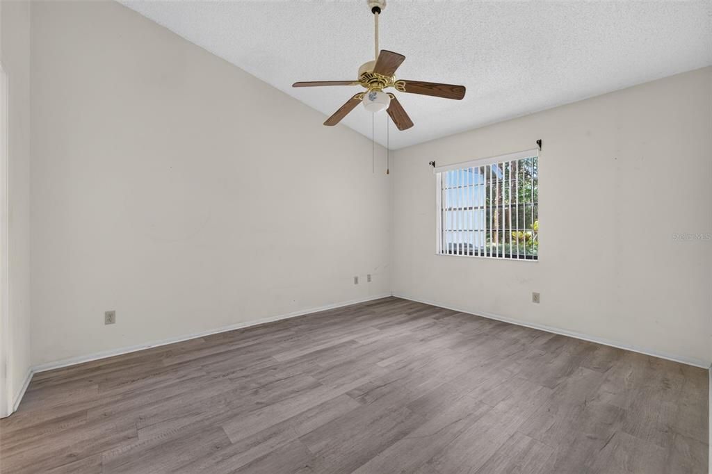 For Sale: $189,000 (2 beds, 2 baths, 998 Square Feet)