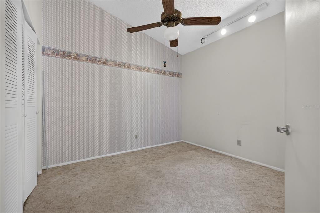 For Sale: $189,000 (2 beds, 2 baths, 998 Square Feet)