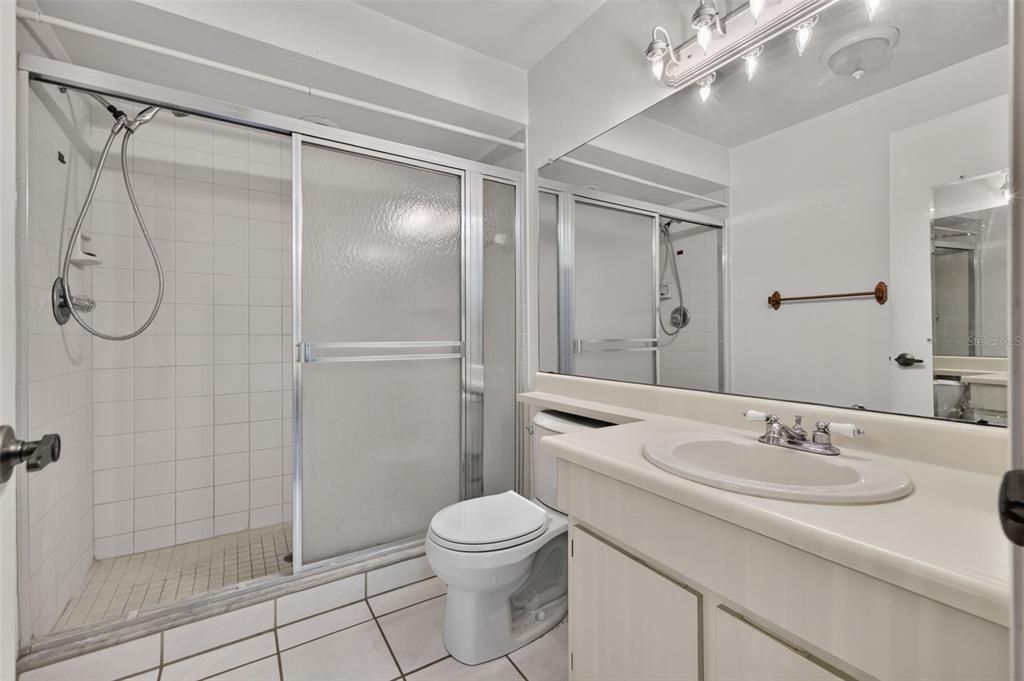 For Sale: $189,000 (2 beds, 2 baths, 998 Square Feet)