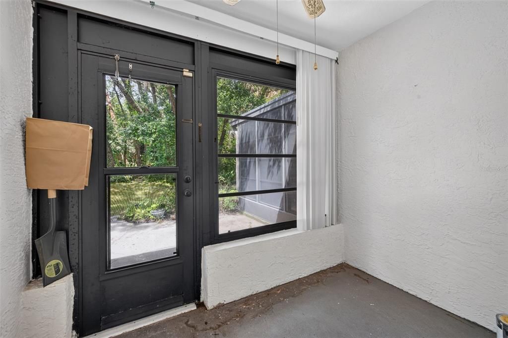 For Sale: $189,000 (2 beds, 2 baths, 998 Square Feet)
