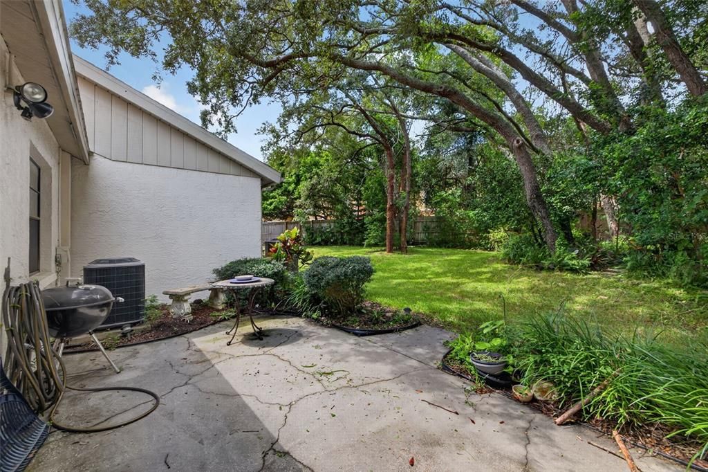 For Sale: $189,000 (2 beds, 2 baths, 998 Square Feet)