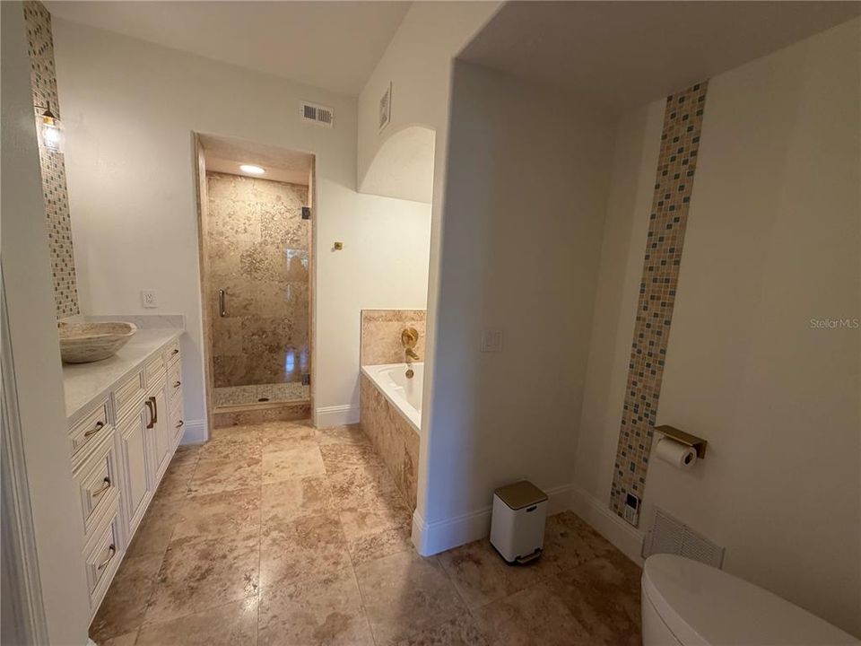 For Rent: $5,200 (3 beds, 2 baths, 1974 Square Feet)