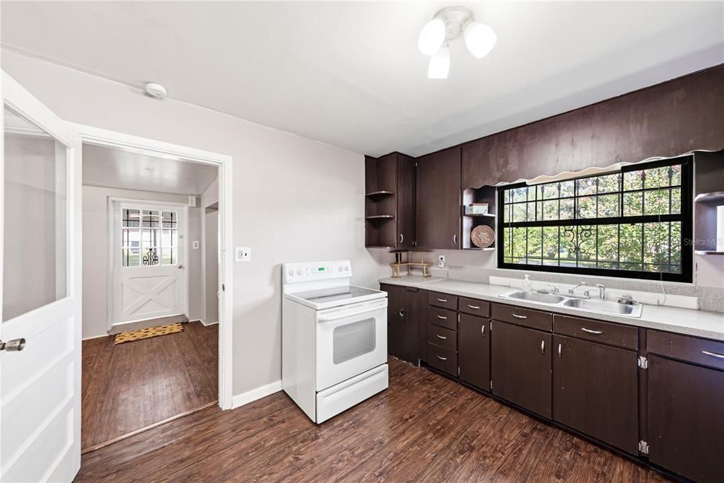 En Venta: $334,900 (4 camas, 3 baños, 1612 Pies cuadrados)