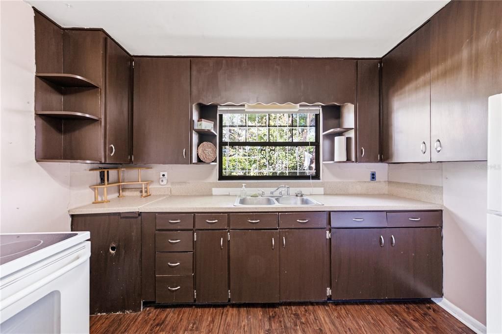 En Venta: $334,900 (4 camas, 3 baños, 1612 Pies cuadrados)