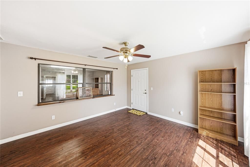 En Venta: $334,900 (4 camas, 3 baños, 1612 Pies cuadrados)