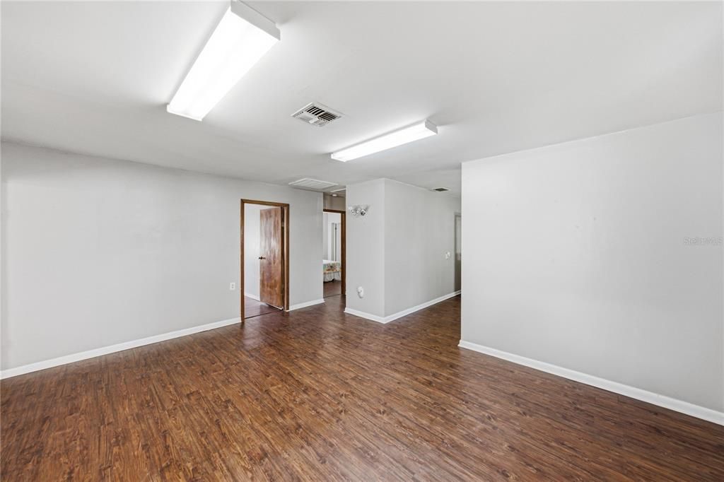 En Venta: $334,900 (4 camas, 3 baños, 1612 Pies cuadrados)