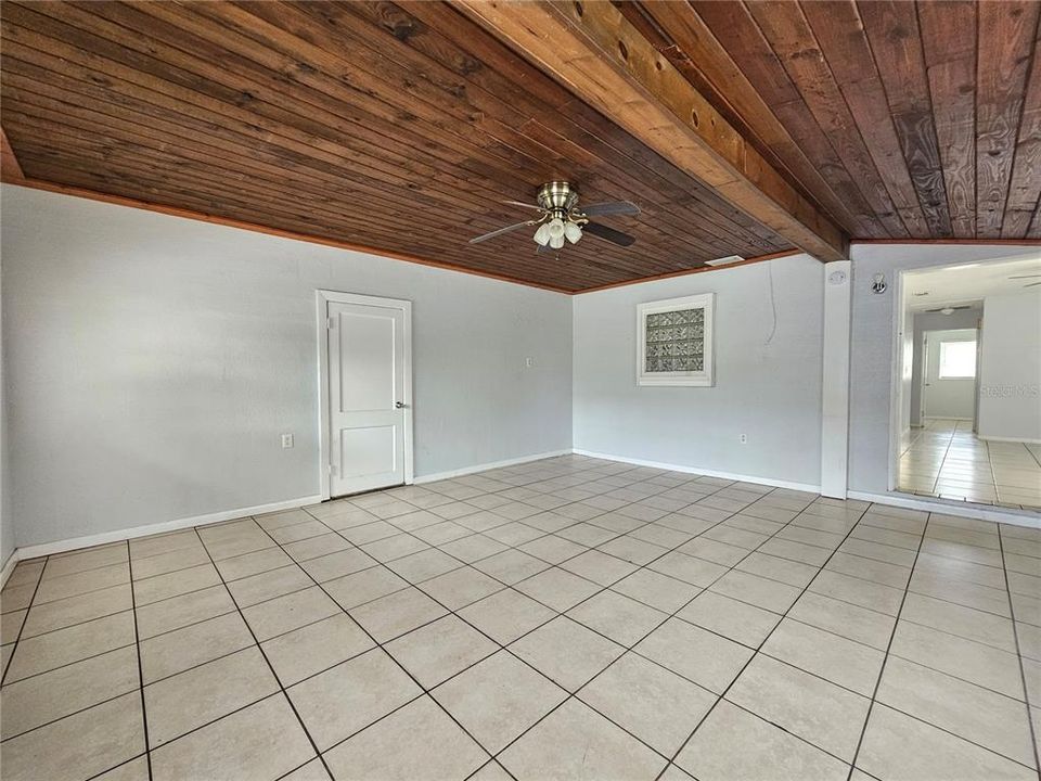En Renta: $1,550 (3 camas, 1 baños, 1200 Pies cuadrados)