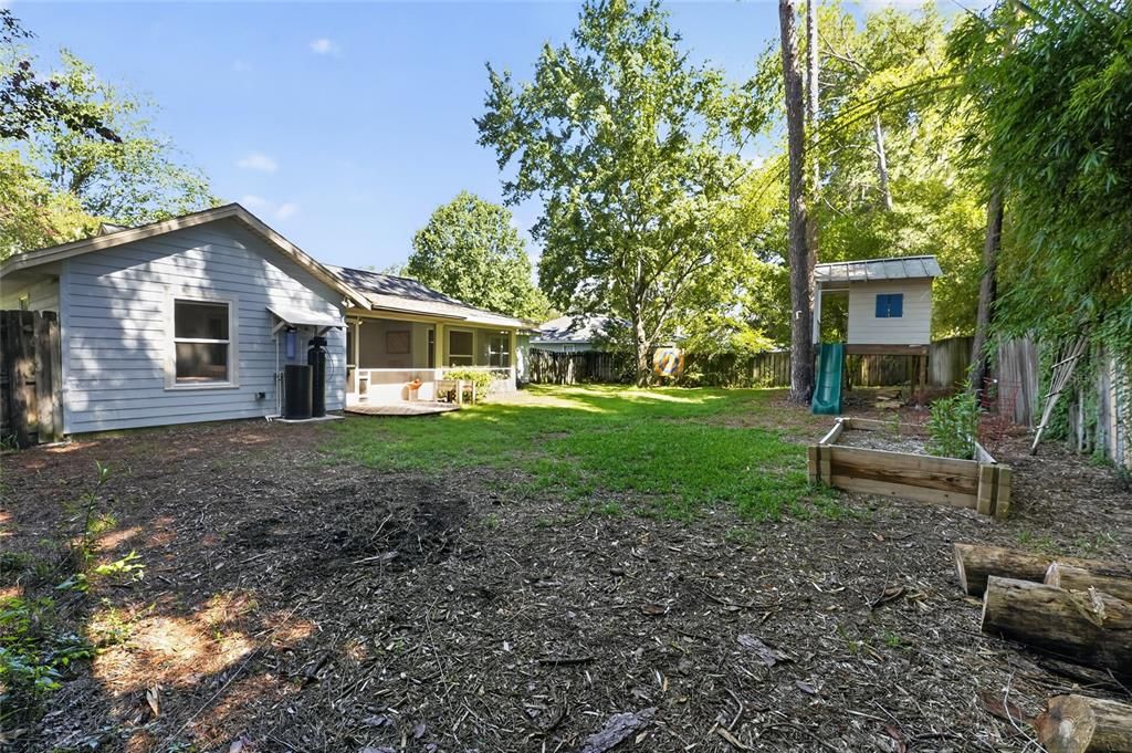 For Sale: $385,000 (3 beds, 2 baths, 1687 Square Feet)