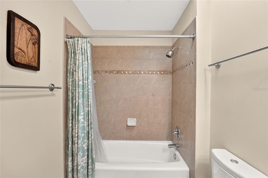 For Sale: $385,000 (3 beds, 2 baths, 1687 Square Feet)
