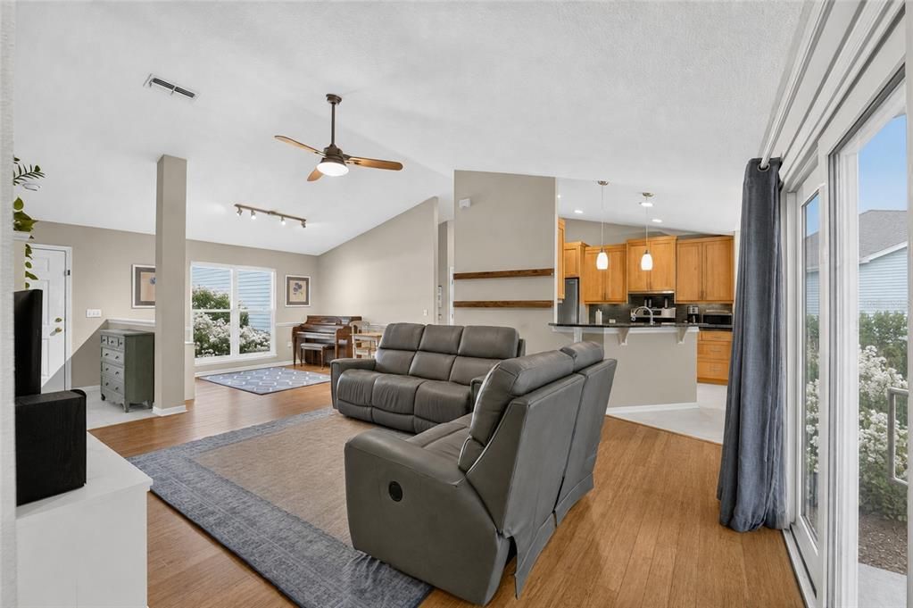 For Sale: $385,000 (3 beds, 2 baths, 1687 Square Feet)