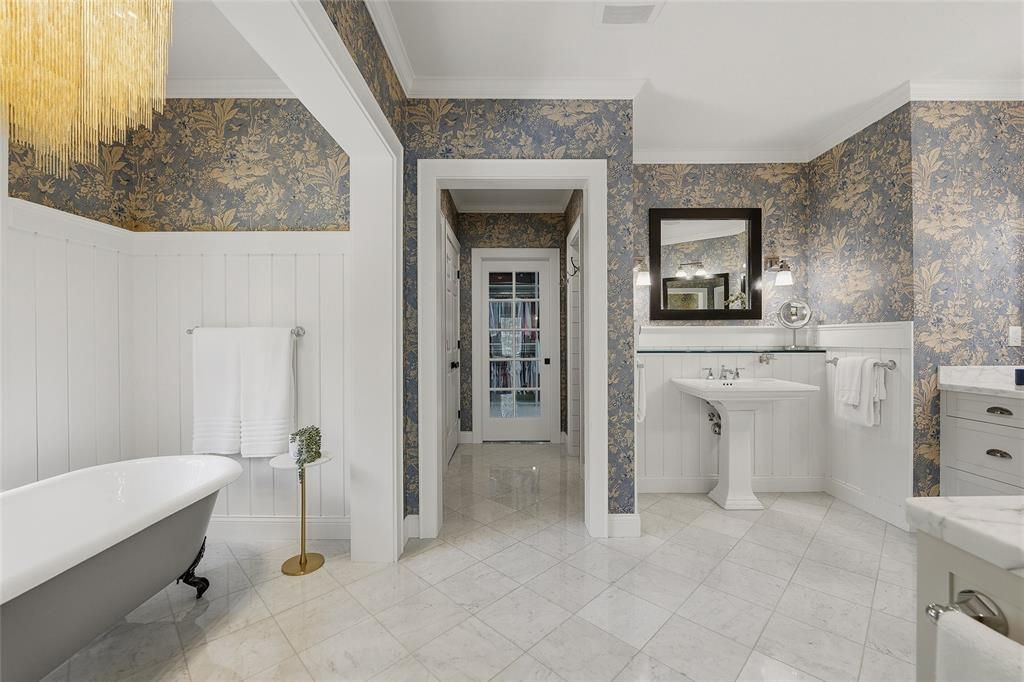 Active With Contract: $3,799,000 (6 beds, 6 baths, 6220 Square Feet)