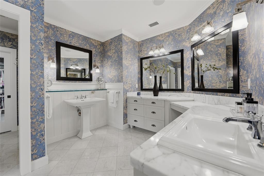 Active With Contract: $3,799,000 (6 beds, 6 baths, 6220 Square Feet)