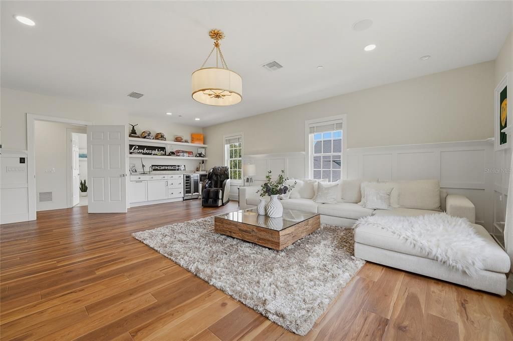Active With Contract: $3,799,000 (6 beds, 6 baths, 6220 Square Feet)