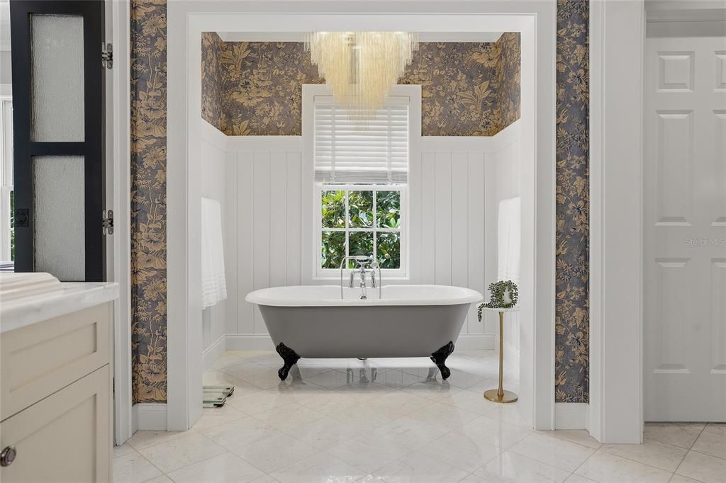 Active With Contract: $3,799,000 (6 beds, 6 baths, 6220 Square Feet)