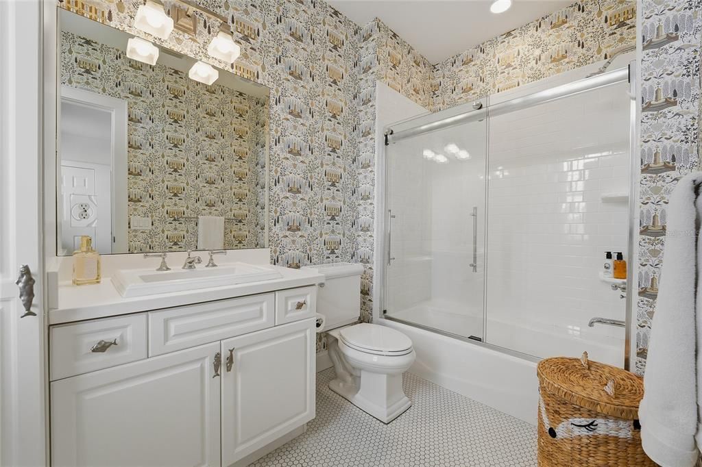 Active With Contract: $3,799,000 (6 beds, 6 baths, 6220 Square Feet)
