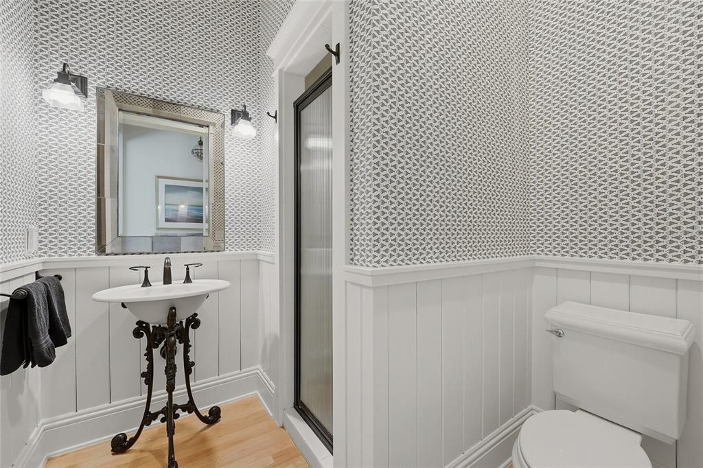Active With Contract: $3,799,000 (6 beds, 6 baths, 6220 Square Feet)