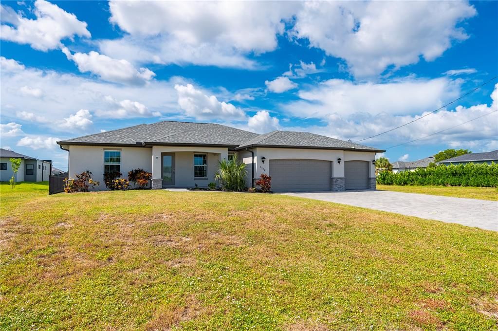 For Sale: $349,000 (4 beds, 2 baths, 1830 Square Feet)