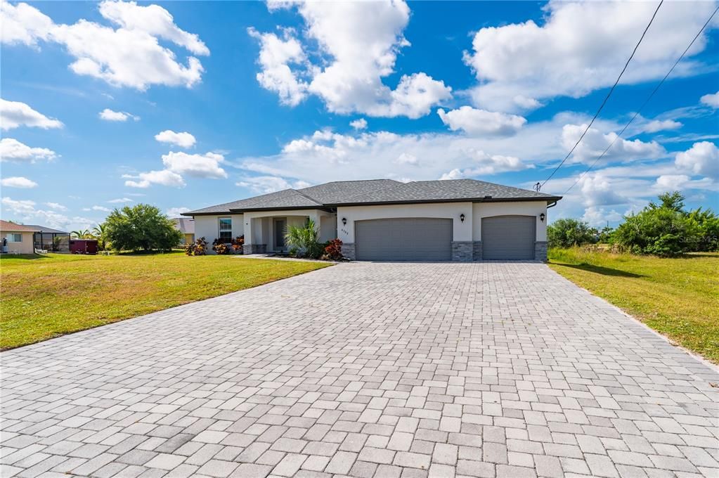 For Sale: $349,000 (4 beds, 2 baths, 1830 Square Feet)
