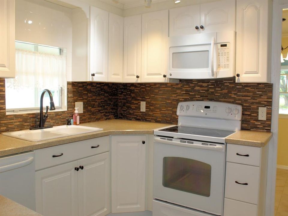 For Sale: $164,500 (2 beds, 2 baths, 1372 Square Feet)