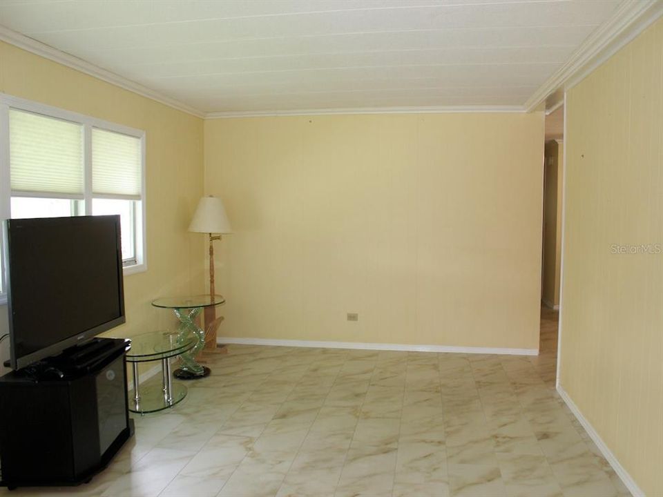 For Sale: $164,500 (2 beds, 2 baths, 1372 Square Feet)